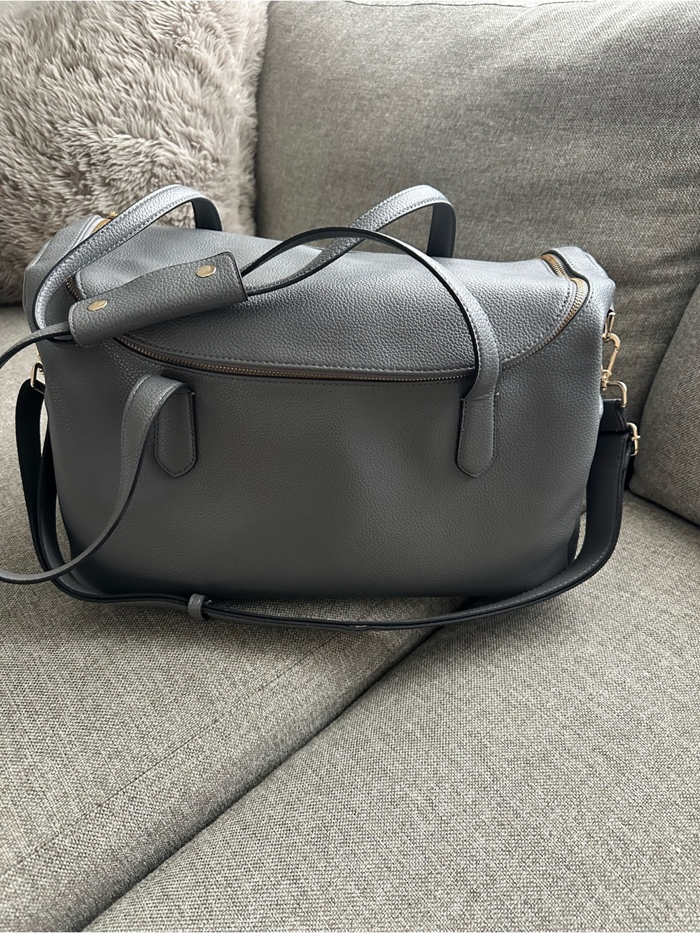 2 bags. Structured Gray Leather Shoulder Bag - Stylish Everyday Tote